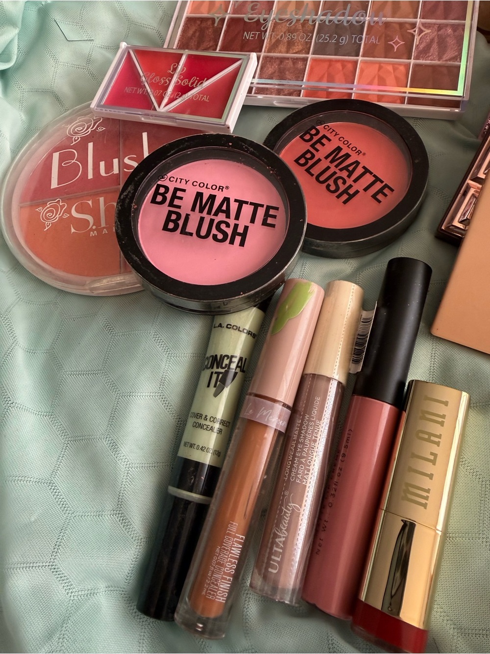 Large makeup bundle - Picture 2 of 4